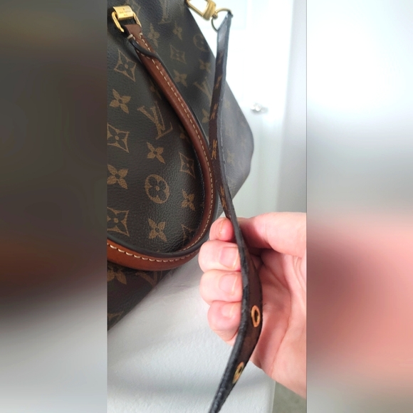 Authentic Louis Vuitton Pallas MM Monogram Canvas Black Leather Adjustable Strap - Picture 10 of 17